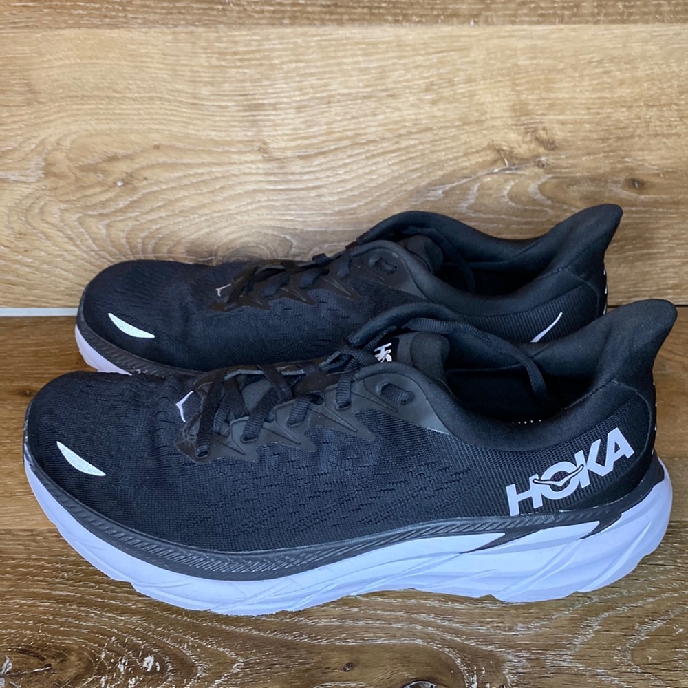 Hoka One One Clifton 8 Size 9.5B
